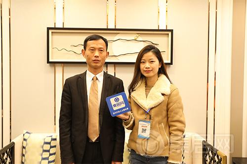 巴迪斯招商总监展国超先生与集居网记者合影