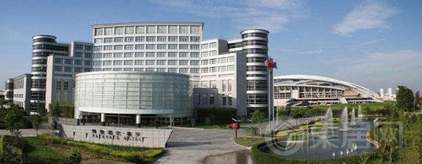 2018年6月6日，远涯&力奔2018新品发布会将在浙江嘉兴博雅酒店荣耀启幕！ 这是一场强强联合的新品发布，远涯作为一家专业从事集成顶墙产品研发、生产的创新型建材企业与专业从事集成吊顶、取暖器、浴霸、换气扇等多种卫浴产品生产与销售的企业——力奔战略携手，共同带来一场兼具品质与口碑的新品发布会！ 此次发布会也是远涯&力奔企商共赴2018年新征程的开端，会议内容干货满满，精彩纷呈，软件培训、新品发布、现场订货、豪车大奖……颇多亮点值得关注。 远涯力奔新品发布会 软件培训，快速晋升“设计大师” 如何快速设计装修方案？线下门店如何拉新客户？如何快速累积客户，进行资源和渠道的有效整合？针对众多难题，远涯&力奔将特邀酷家乐培训导师为订货商们进行软件培训。通过驾驭软件来贴近消费者的真实需求，掌握消费者对于设计风格的喜爱，并在沟通中拉近与他们之间的距离，最终完成签单。 产品走秀，多样组合更胜一筹 产品历来是企业制胜市场的关键。为此，远涯&力奔在保有初心的基础上，不断地突破自我，追求创新。在本次发布会上，远涯顶墙新品及力奔电器新品的庐山真面目也将被揭开。届时，远涯&力奔也将对自身产品进行全方位的详细介绍，而史无前例的超强产品矩阵，多样化的产品组合，多维的产品应用更将掀起发布会新高潮。 现场订货，豪车奖励惠客户 现场订货是此次发布会的重头戏，在会议现场，远涯&力奔不仅将公布2018新品订货政策，同时还安排了引爆全场的现场订货环节。为更好的让利订货商，远涯&力奔推出了有史以来力度最大的一次优惠政策，更激动人心的是，钜惠风暴之外，远涯&力奔还带来了凯迪拉克、iPhoneX、iPhone8、ipad等豪气奖品助阵，真正以最优折扣回馈订货商。 奖品丰厚 远涯&力奔2018新品发布即将盛启，届时，将有更多亮点精彩呈现，值得您的期待！2018年6月6日，我们在浙江嘉兴博雅酒店三楼博宴厅，不见不散！ 新品发布即将召开