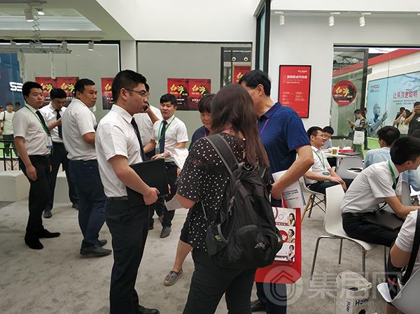 鼎美展馆现场人气爆棚
