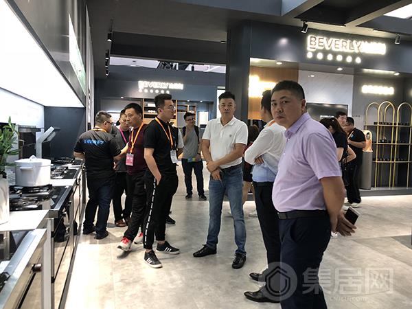 美的展馆人气爆棚