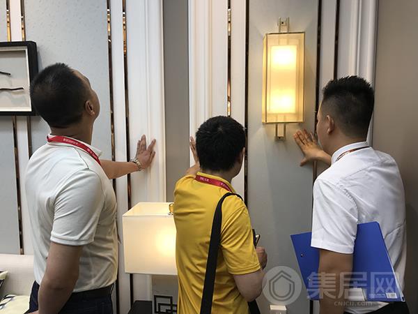 巴迪斯工作人员热情接到意向客户