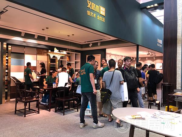 艾格木展馆内人气爆棚