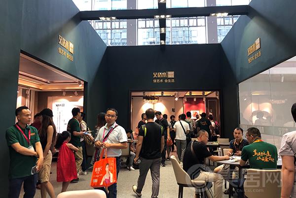 艾格木展馆内人气爆棚